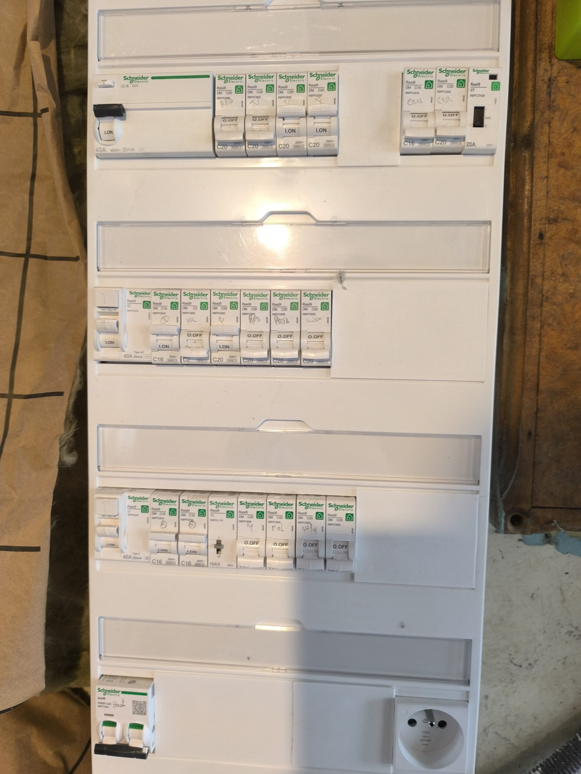 Tableau électrique neuf conforme NF C 15-100